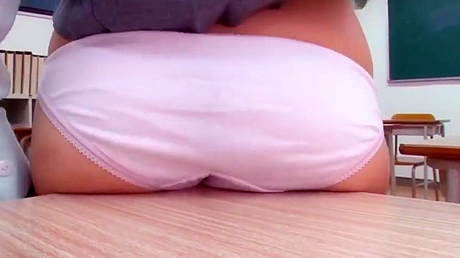 Hot Japanese Babe Delights With Sultry Erotic Showdown