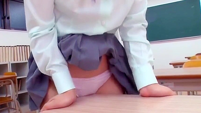 Hot Japanese Babe Delights With Sultry Erotic Showdown