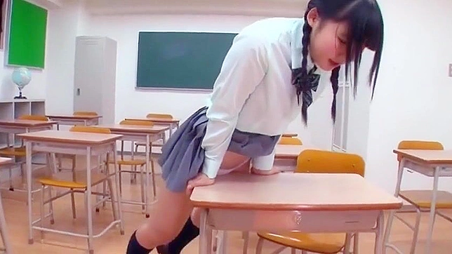 Hot Japanese Babe Delights With Sultry Erotic Showdown