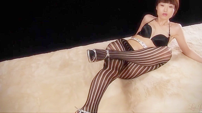 Enchanting Mizuki's Seductive Curves Leave Men Spellbound Always