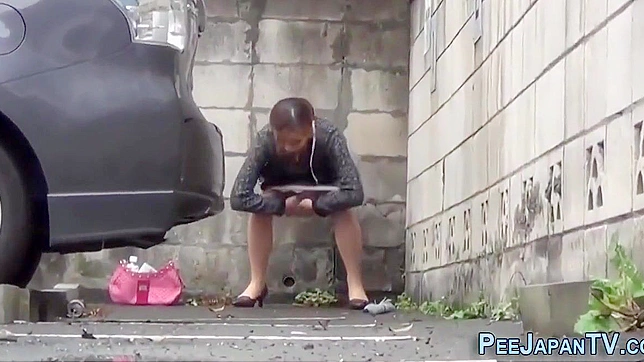 Heeled Asian Tempts With Seductive Urination Showdown