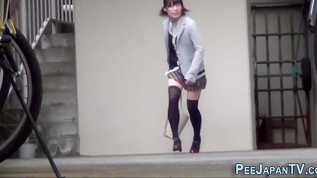 Heeled Asian Tempts With Seductive Urination Showdown