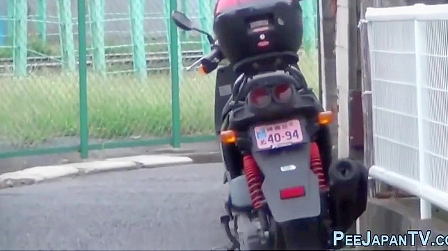 Heeled Asian Tempts With Seductive Urination Showdown