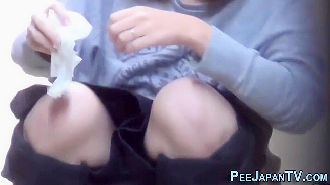 Alluring Japanese Babe Pees Seductively Outdoors Live On-Cam