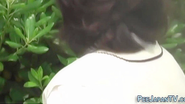 Sizzling Japanese Beauty Shows Off Her Wet Tricks In Shower