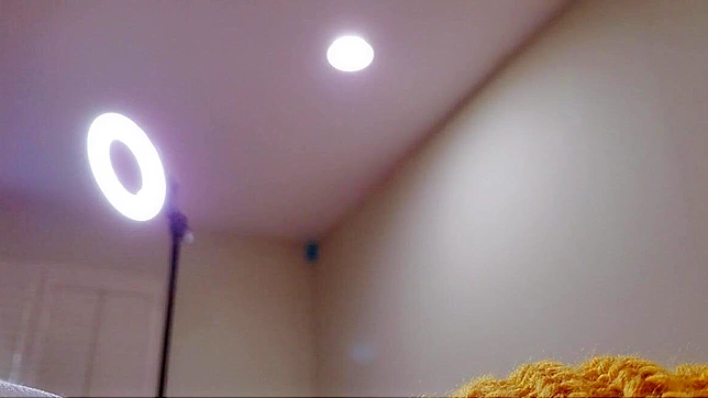 Ayaka Tomoda Sizzles In Scintillating Solo Masturbation Showdown