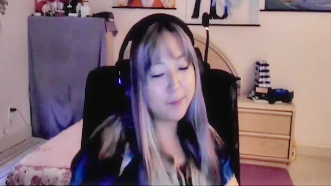 Sexy Japanese Bbw Strips Seductively Reveals Her Curves Live