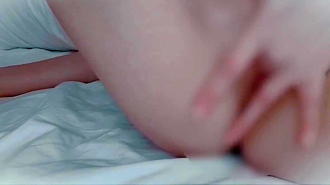 Sizzling Japanese Star Shows Off Stunning Body Live On-Cam