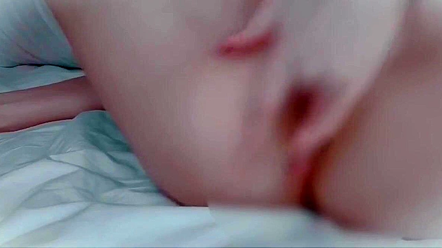 Sizzling Japanese Star Shows Off Stunning Body Live On-Cam