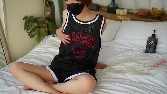 Seductive Japanese Beauty Gives Insane Orgasms On Cam