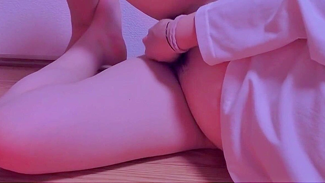 Sensual Japanese Beauty Self-Pleases Into Ecstasy