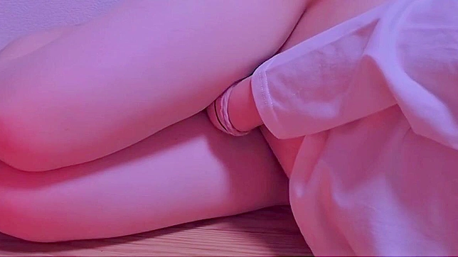 Sensual Japanese Beauty Self-Pleases Into Ecstasy