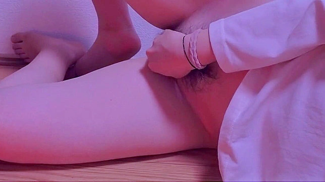 Sensual Japanese Beauty Self-Pleases Into Ecstasy