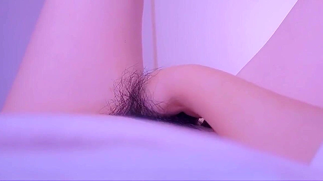 Jap Babe Shows Off Hot Body In Sultry Solo Sex Showdown