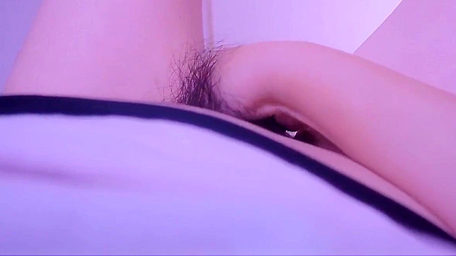 Jap Babe Shows Off Hot Body In Sultry Solo Sex Showdown