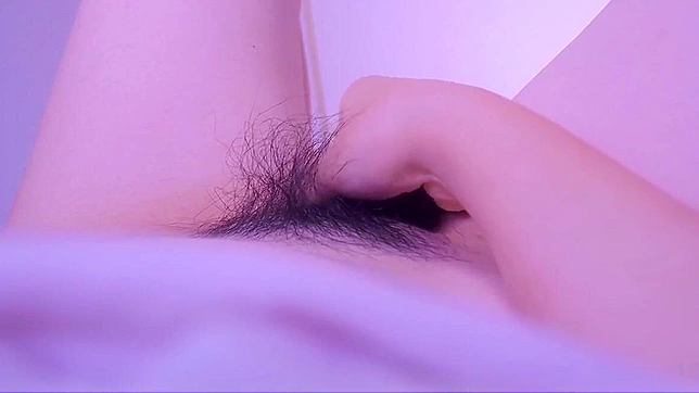 Jap Babe Shows Off Hot Body In Sultry Solo Sex Showdown
