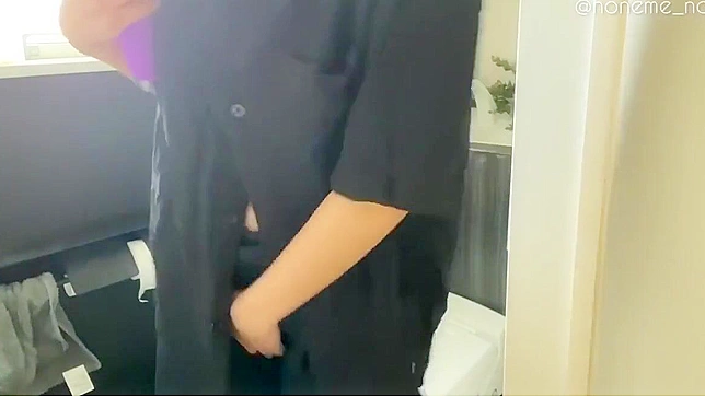 Sizzling Japanese Cam Girl 18+ Teases With Seductive Sex Show