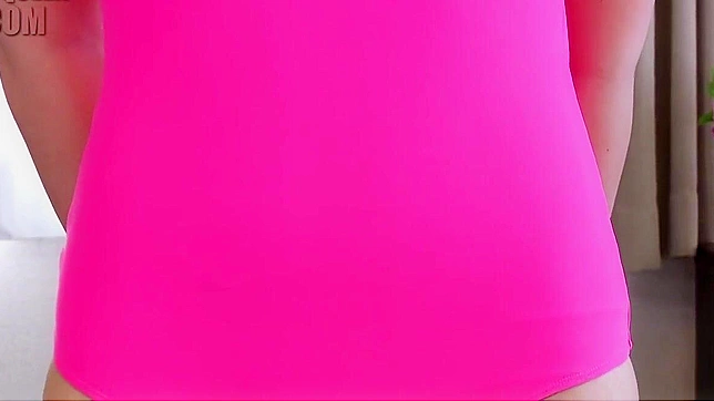 Sexy Japanese Goddess Shows Her Stunning Body Tricks