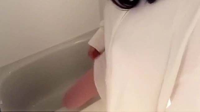 Luscious Japanese Enchantress Self-Pleasures Into Ecstasy