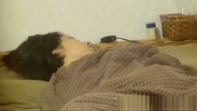 Crazy Asian Slut Fingering Hard Until She Cums Wildly