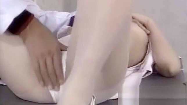 Sultry Big-Eyed Babe Sucks Dick Deep & Fasts For Thrills