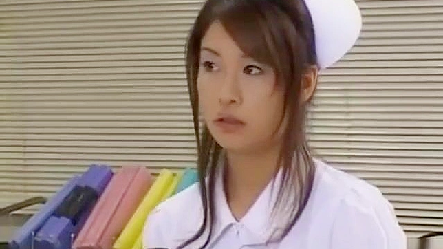 Sizzling Japanese Babe Toys Herself To Earth-Shattering Climax