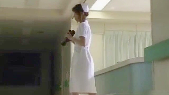 Sizzling Japanese Babe Toys Herself To Earth-Shattering Climax