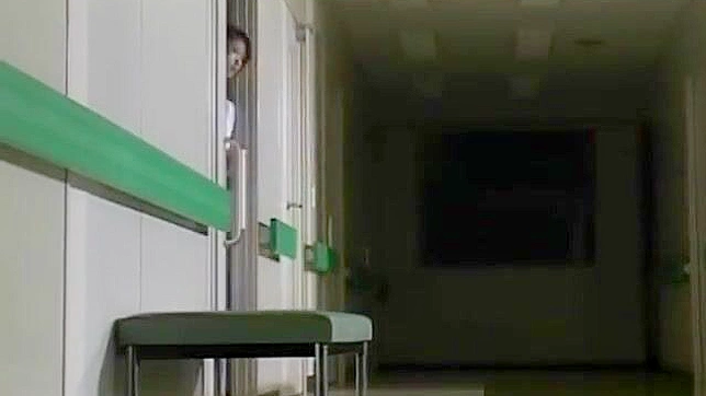 Sizzling Japanese Babe Toys Herself To Earth-Shattering Climax