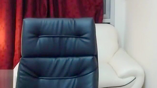 Sensual Korean Teen 18+ Shows Off Stunning Curves in Solo Showdown