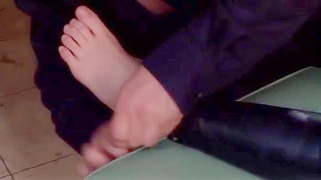 Hot Beauty Thrills In Steamy Threesome Seduction