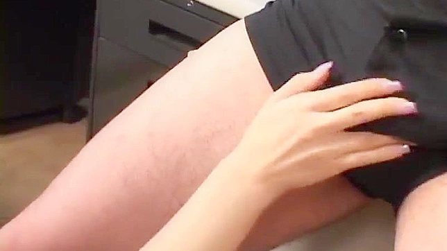 Submissive Office Chick Worships Her Boss’s Juicy Pussy Expertly