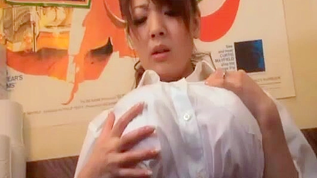 Juicy Girl 18+ Tempts With Big Tits, Moans While Sucking Hard Cock