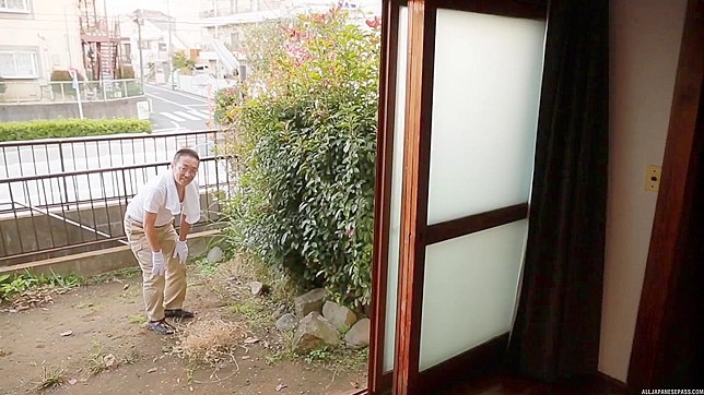 Guy's Massive Cock Fills Her Tight Pussy For Pure Ecstasy