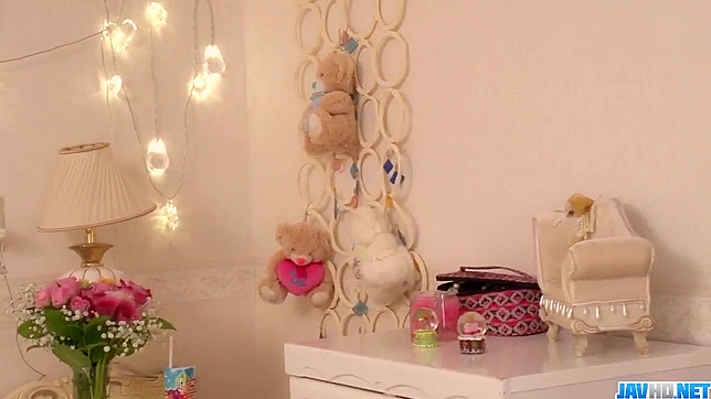 Juicy Body Thrusts Hard As She Moans Loudly In Heat