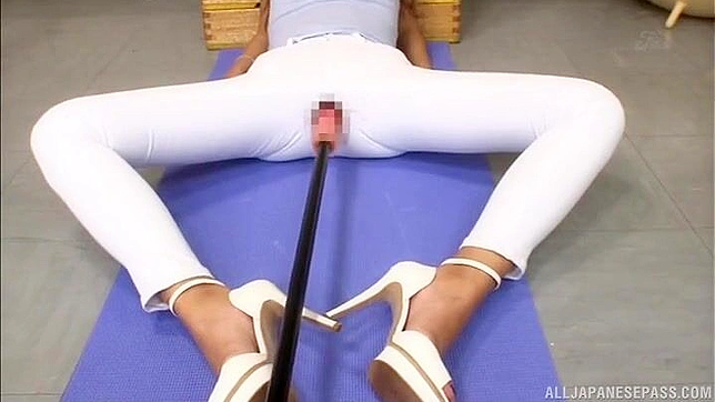 Hot Blonde Shows Off Her Ass As White Pants Get Shredded