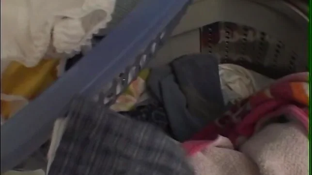 Kaede Matsushima gives guy steamy head 2