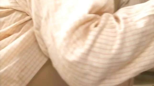 Hitomi Kurosaki Mature Asian lady is a babe 5