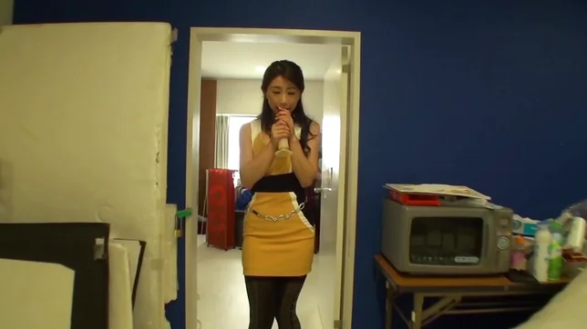 Hot mature vixen Ayumi Shinoda gets licked and bounces on cock