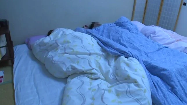 Riona Minami and Nozomi Ansaki enjoy a threesome 2