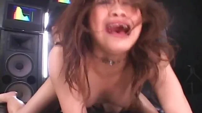 Moe Ooishi Naughty Asian babe Gets Her Pussy Fucked Hard 2