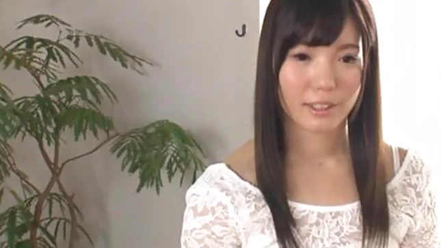 Maria Niinomi toys her wet muff erotically 2