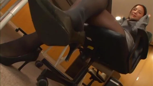 Emiri Okazaki gets a large cock to smash her cherry 2