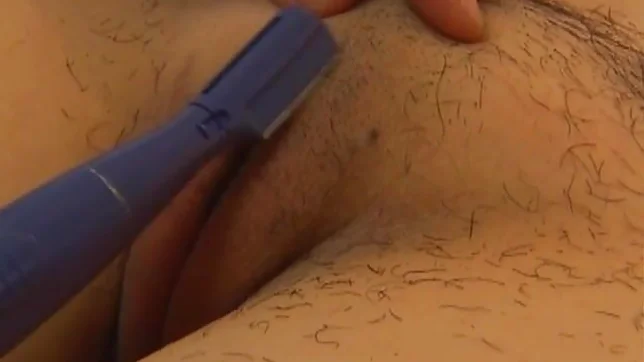 Himena Ebihara lovely Asian babe shaves her sweet pussy 3