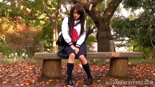 Amateur teen likes it in outdoors in the car