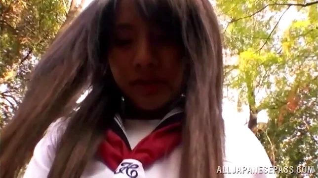 Amateur teen likes it in outdoors in the car