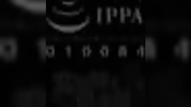 Asian teen likes kissing her roommate