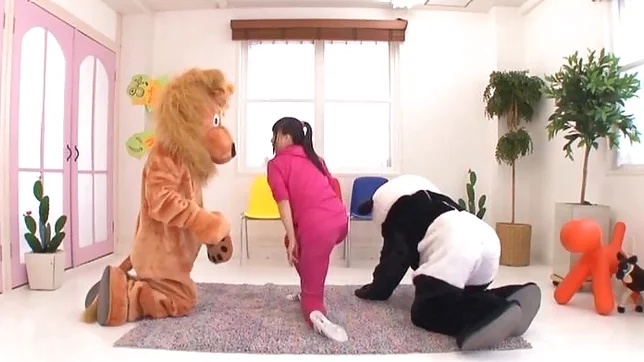 Sexy amateur teen Nozomi Hazuki posing on cam and dancing