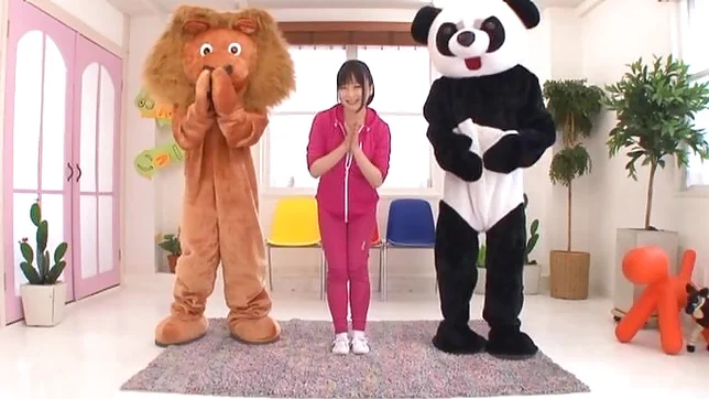 Sexy amateur teen Nozomi Hazuki posing on cam and dancing