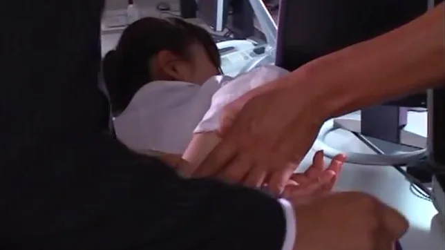 Saki Kouzai sucking several huge dicks 2