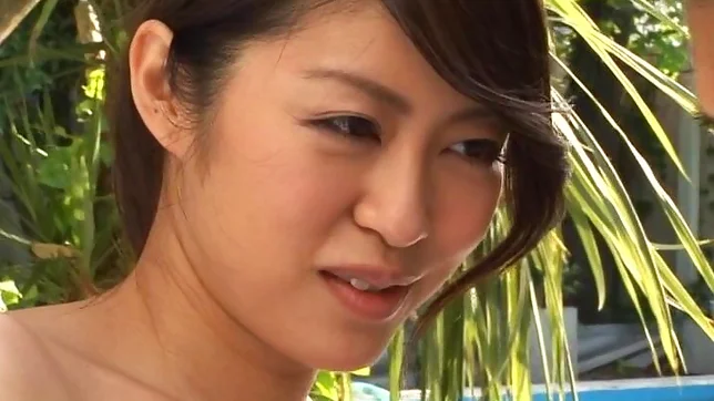 Steaming girl Kaori Otonashi in sexy shorts teased outdoors 6